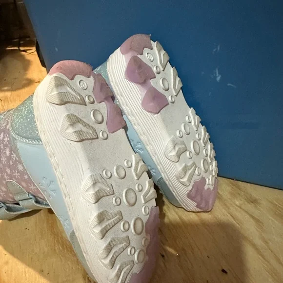 Frozen Light-Up Snow Boots for Kids - Blue and White - Picture 3 of 6